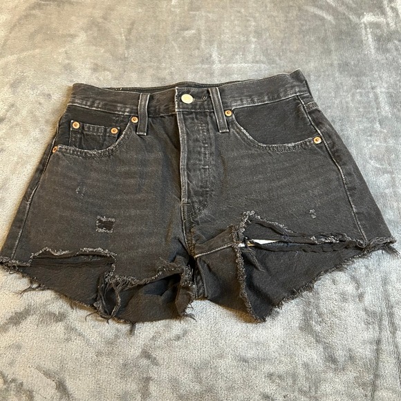 Levis 501 Premium Black Denim Distressed Frayed High Waist Shorts Womens size 25 - Picture 1 of 13